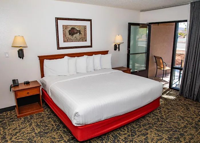 Powell Hotel 3*