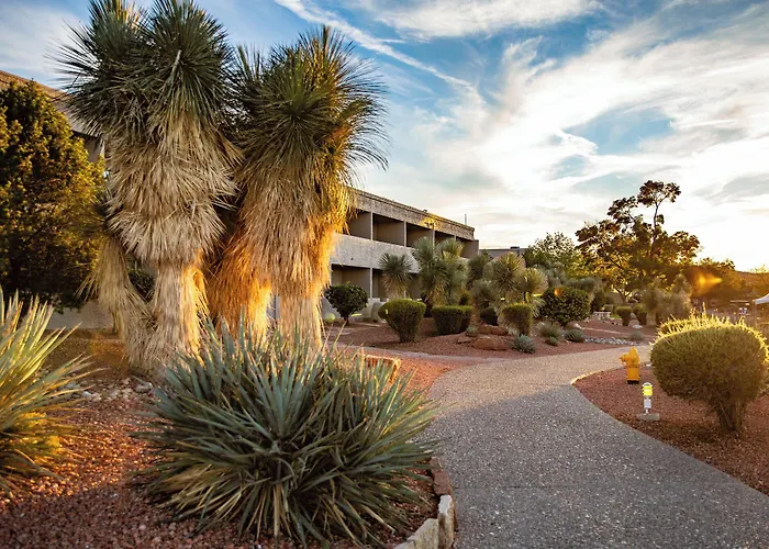 Powell Hotel 3*